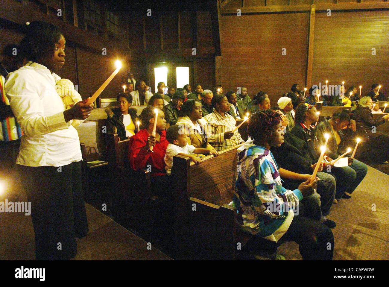 Sherry Lomack, left, along with family and community members light candles during the memorial for her mother Anita Gay at South Berkeley Community Church in Berkeley, Calif., Thursday Feb. 21, 2008. Gay was shot dead by a Berkeley Police officer last Saturday night outside her apartment on 1727 War Stock Photo