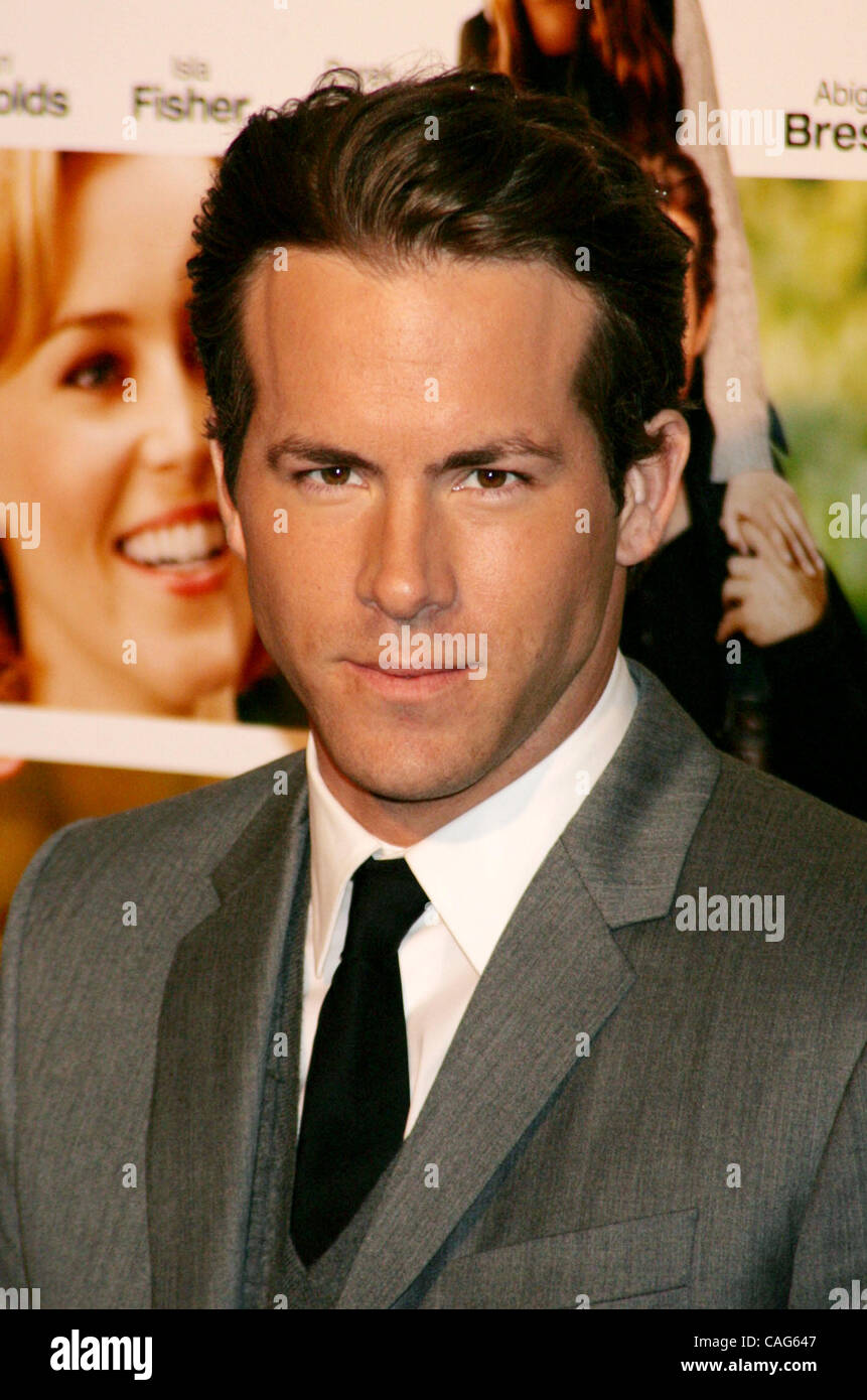 Just friends ryan reynolds hi-res stock photography and images - Page 2 -  Alamy