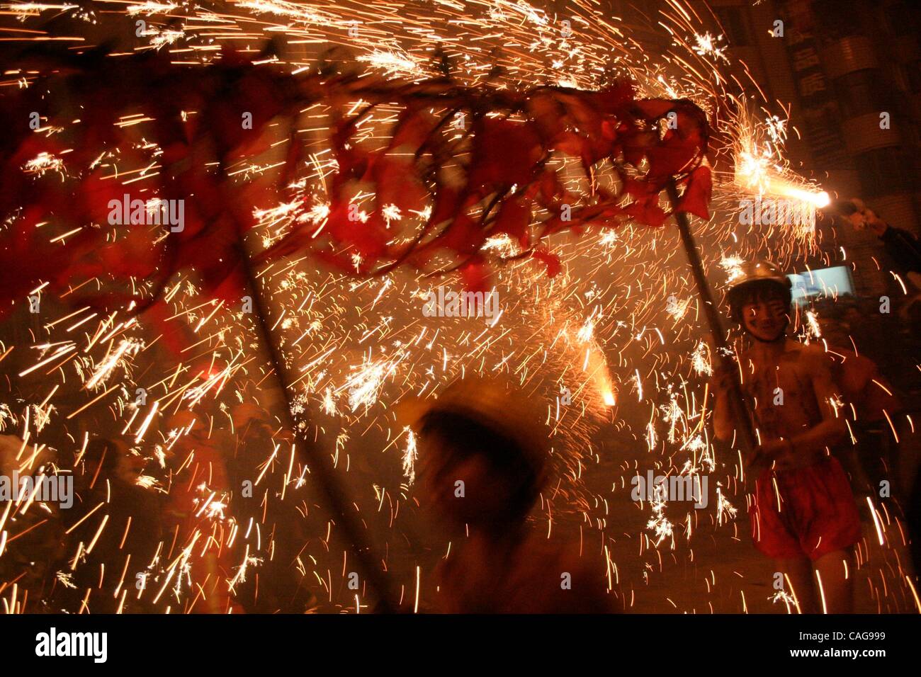 dragon dance in chinese new year