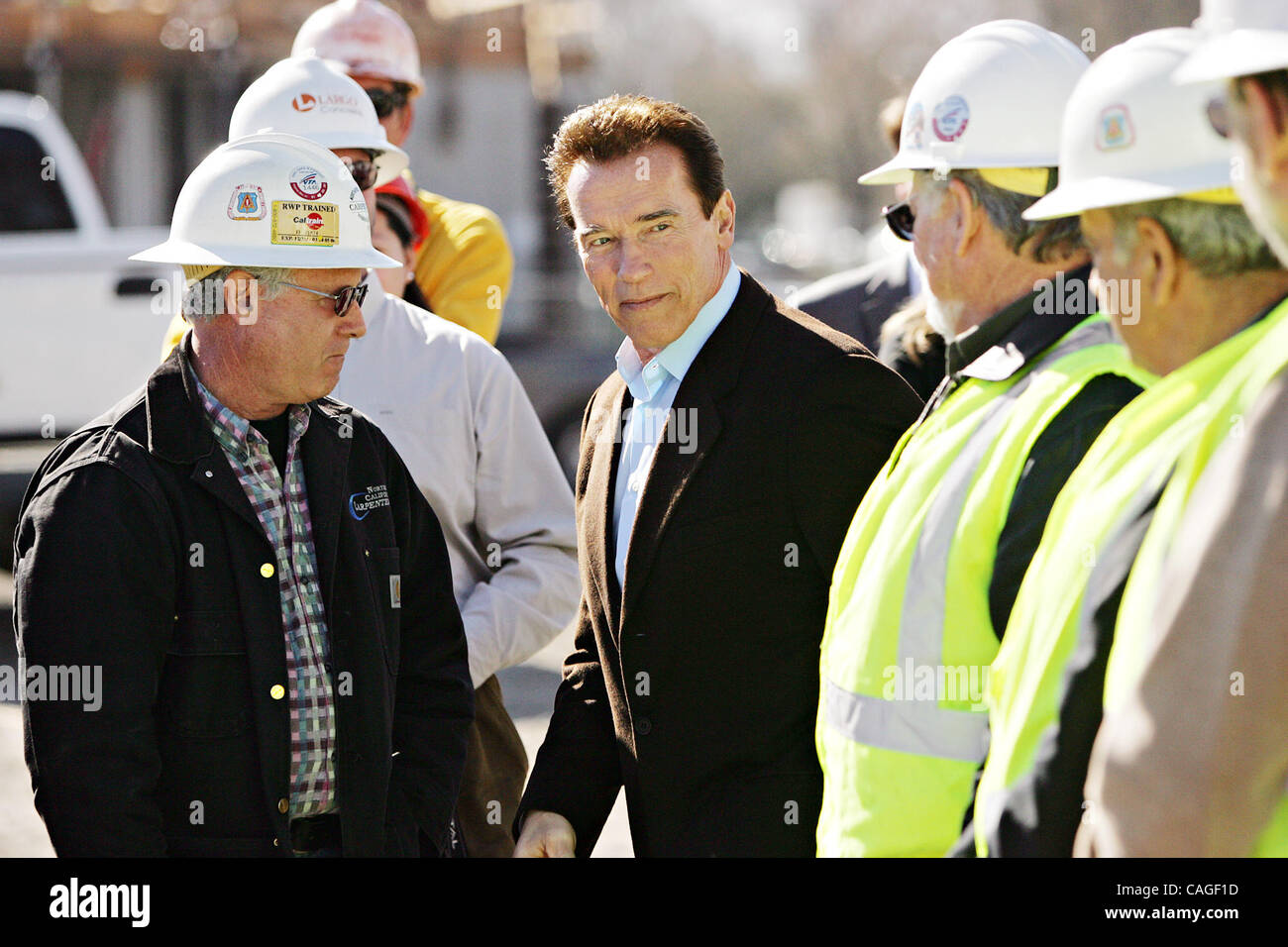 Gov. Arnold Schwarzenegger meets with construction workers on Thursday ...