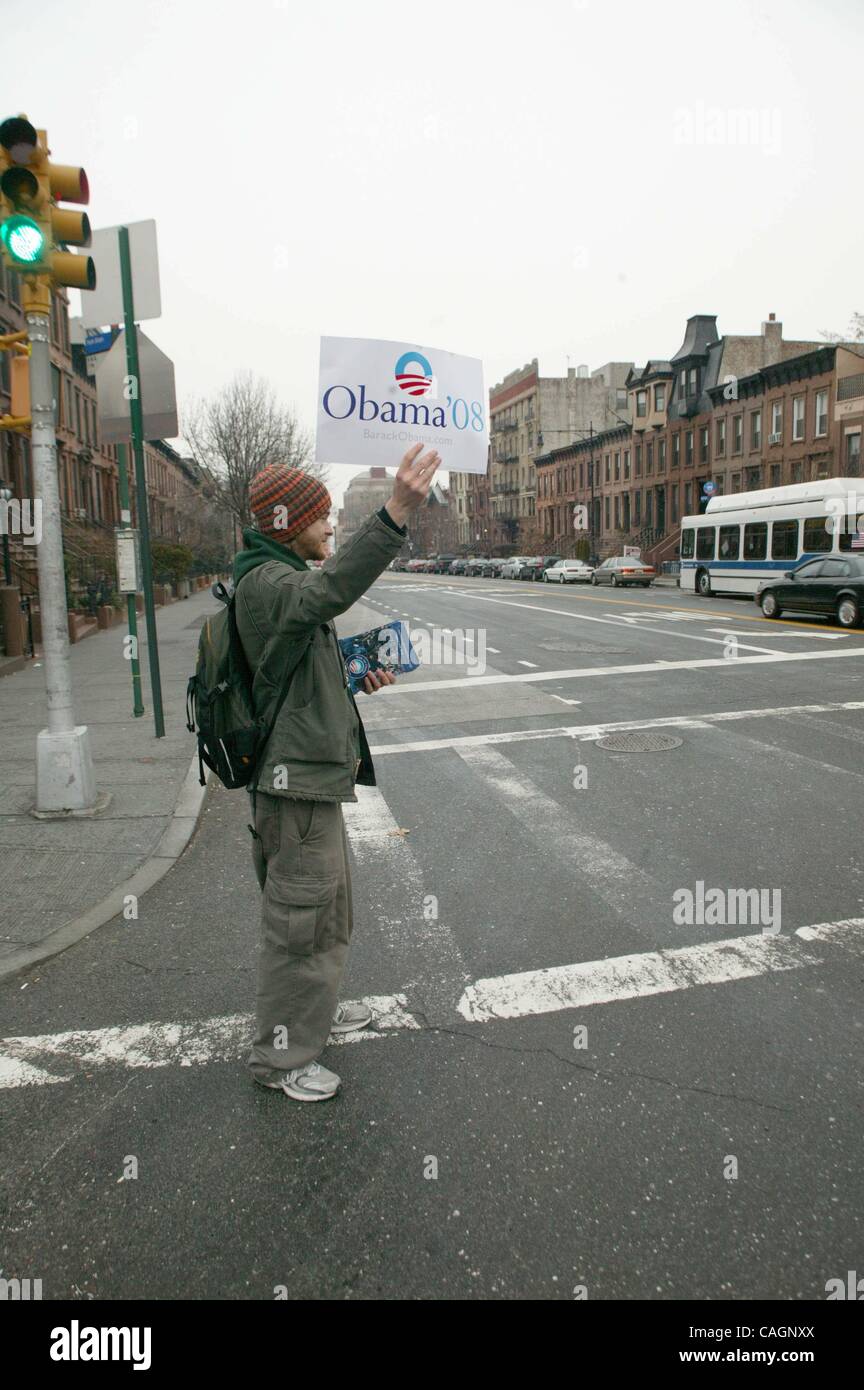Feb. 3, 2008 - New York, New York, U.S. - PO#388 U.F.T.  President & U.F.T  Members join City Council member Bill De Blasio  handing out material in support of Hillary Clinton in Brooklyn N.Y.  one person held up pro Obama poster on opposite corner   -   2008  2-4-08 .K56219BCO(Credit Image: Â© Bruc Stock Photo