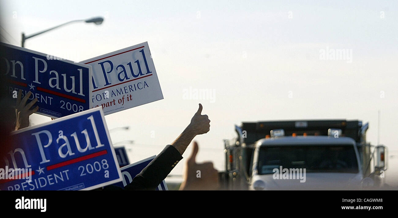 Jan 24, 2008 - Boca Raton, Florida, USA - Ron Paul supporters, who were by far the largest group in front of the campus, cheer as motorists drive by on Glades Rd. near the entrance to Florida Atlantic University, site of the GOP debate. (Credit Image: © Chris Matula/Palm Beach Post/ZUMA Pess) RESTRI Stock Photo