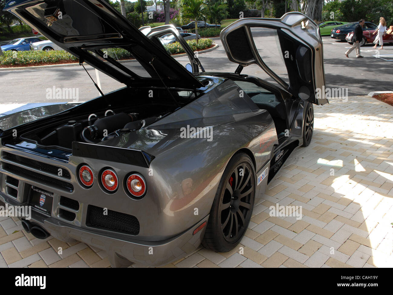 012708 met Trump 2 Photo by Steve Mitchell/The Palm Beach Post-0048230A-STORY TBA-  The Shelby SuperCars 'SSC' Ultimate Aero has twin turbo V-8 engine, it has 1,183 horsepower and 1094 ft.-lbs. of torque making the world’s most powerful production car. The average top speed is 256.18 mph. A few priv Stock Photo