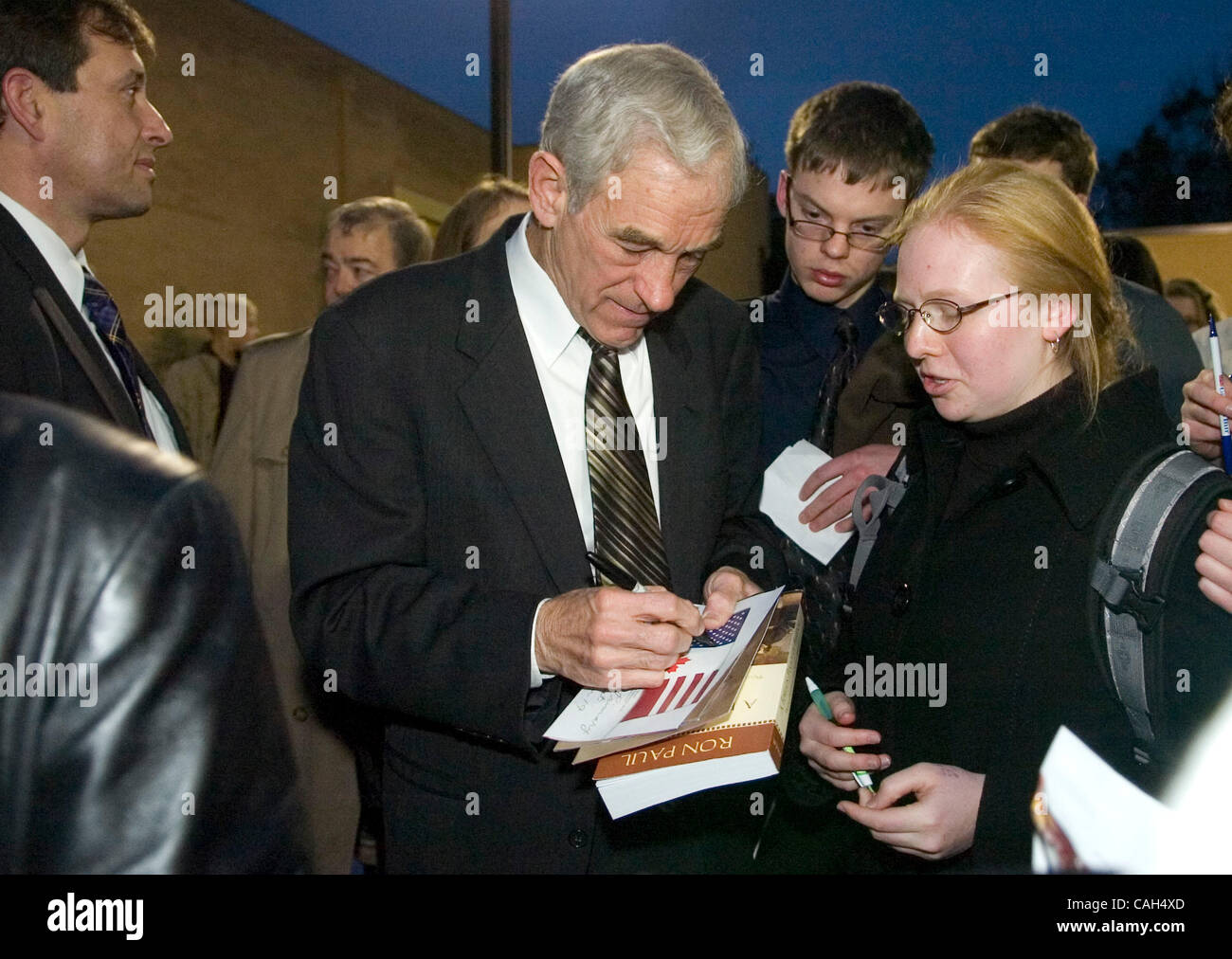 Republican presidential candidate Texas Congressman Ron Paul meets with supporters at Bob Jones University in Greenville, South Carolina, USA, 17 January 2008. The South Carolina Republican Presidential Primary is 19 January 2008. (Credit Image: © Erik Lesser/ZUMA Press) Stock Photo