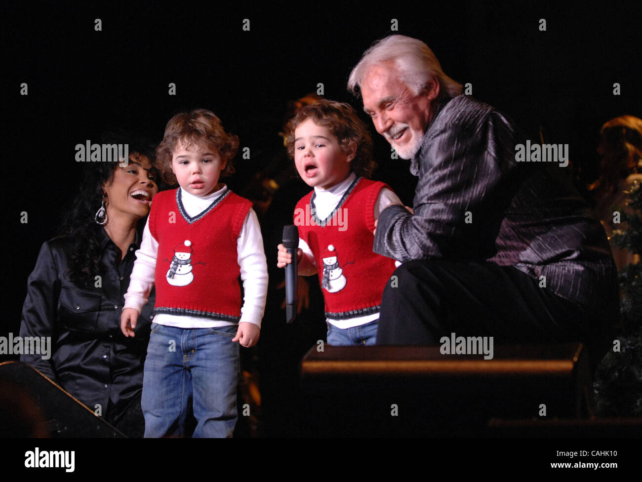 Dec. 6, 2007 - Fayetteville, North Carolina, USA - Legendary Singer KENNY  ROGERS is visited by his wife WANDA ROGERS and there identical twin boys  JUSTIN CHARLES ROGERS and JORDAN EDWARD ROGERS