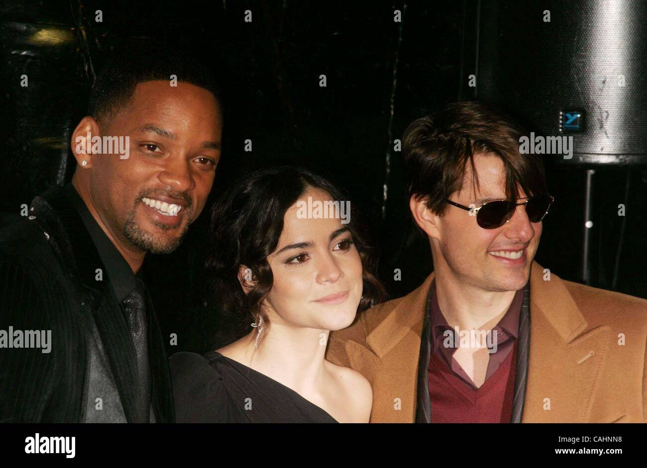 Will Smith And Alice Braga High Resolution Stock Photography And Images Alamy