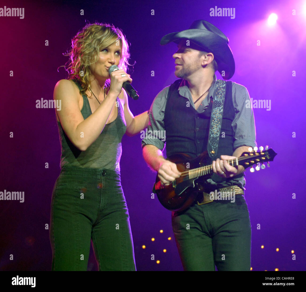 Dec 13, 2007 Fayetteville, North Carolina, USA (LR) Singer