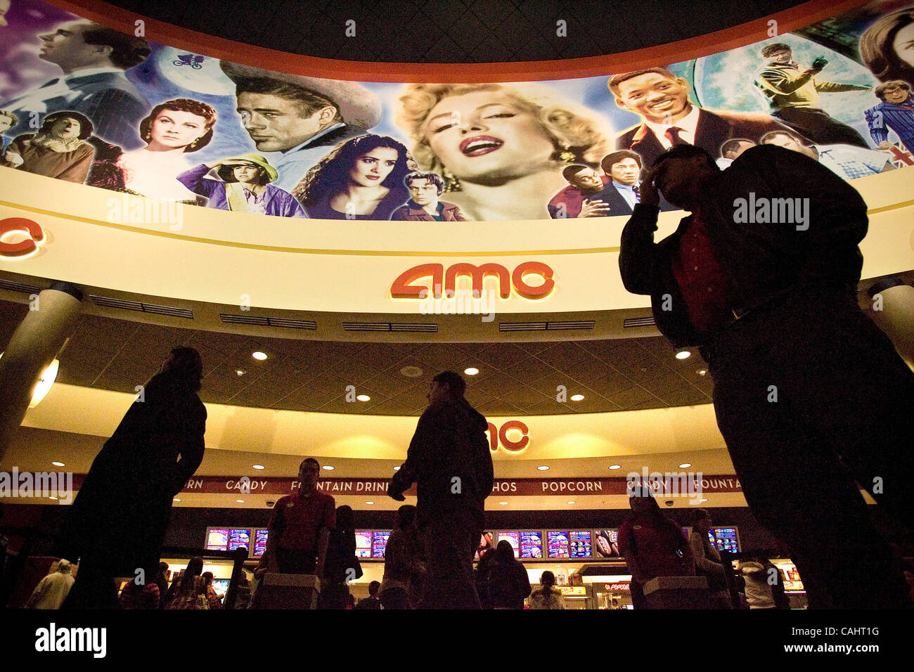 Dec 14, 2007 San Diego, California, USA Patrons crowd the lobby at