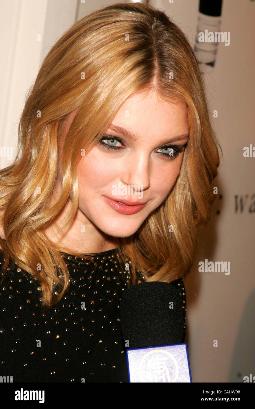 Jessica stam hi-res stock photography and images - Alamy