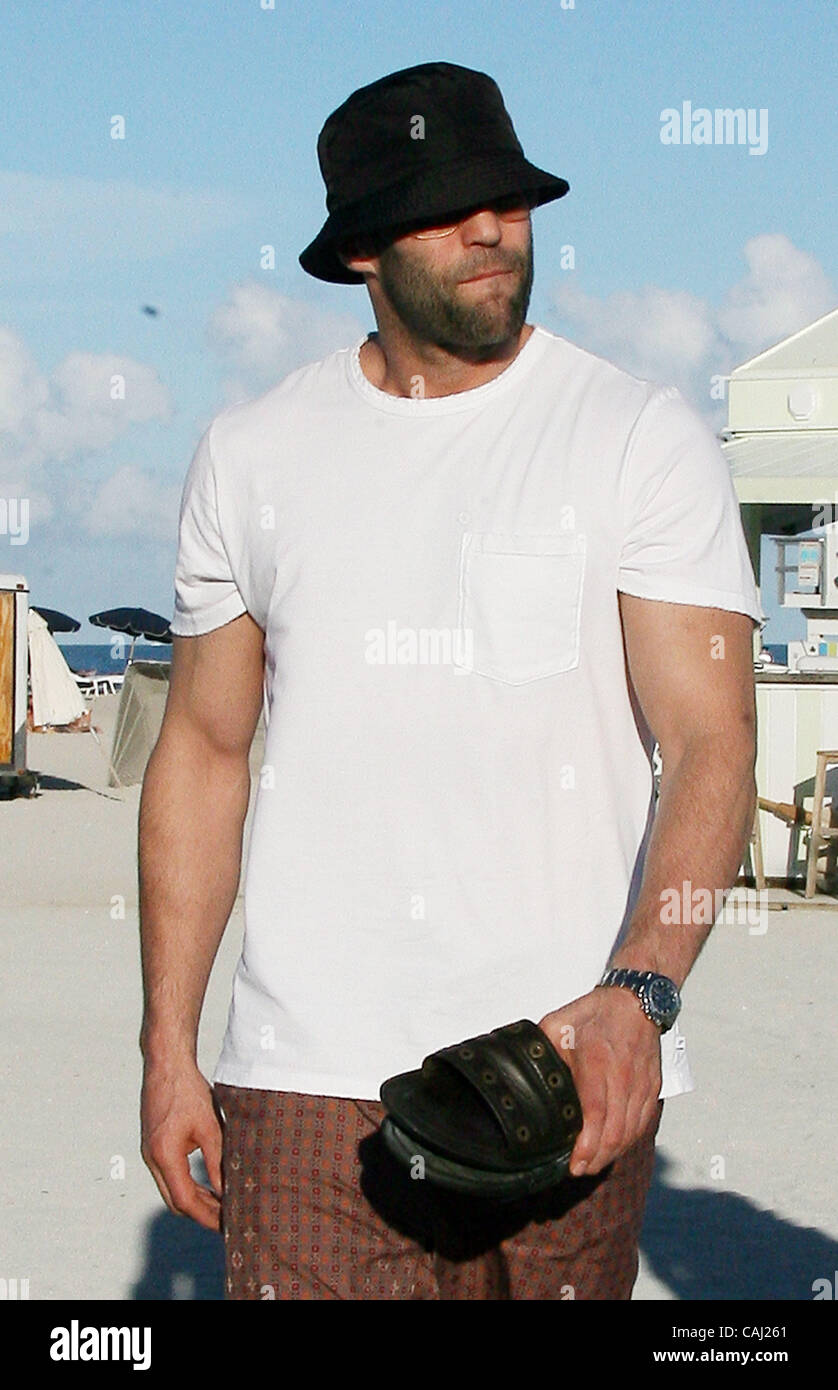 Miami Beach, 2008-1-2 / Actor JASON STATHAM and his new girlfriend hitting  the beach in Miami. (Credit Image: © Most Wanted/ZUMA Press Stock Photo -  Alamy