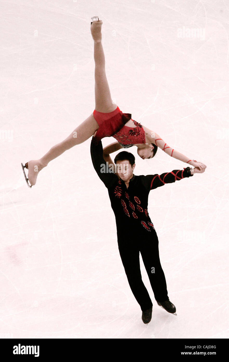guardarropa deseable cerca St. Paul, 01/21/2008] Steve Hsu does a Star Lift with partner Christina  Guterres during the 2008 U.S. Figure Skating Champion Novice Pairs Free  Skate. They are from the All Stock Photo - Alamy