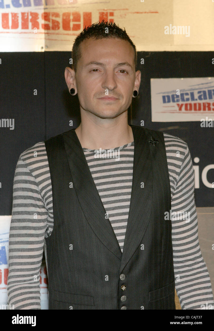 Sep 27, 2007 - Beverly Hills, CA, USA - CHESTER BENNINGTON of Linkin Park at the Hollywood Celebrates 18 Declare Yourself event. The Declare Yourself campaign focuses on getting young Americans to register to vote for the 2008 elections. (Credit Image: © Marianna Day Massey/ZUMA Press) Stock Photo