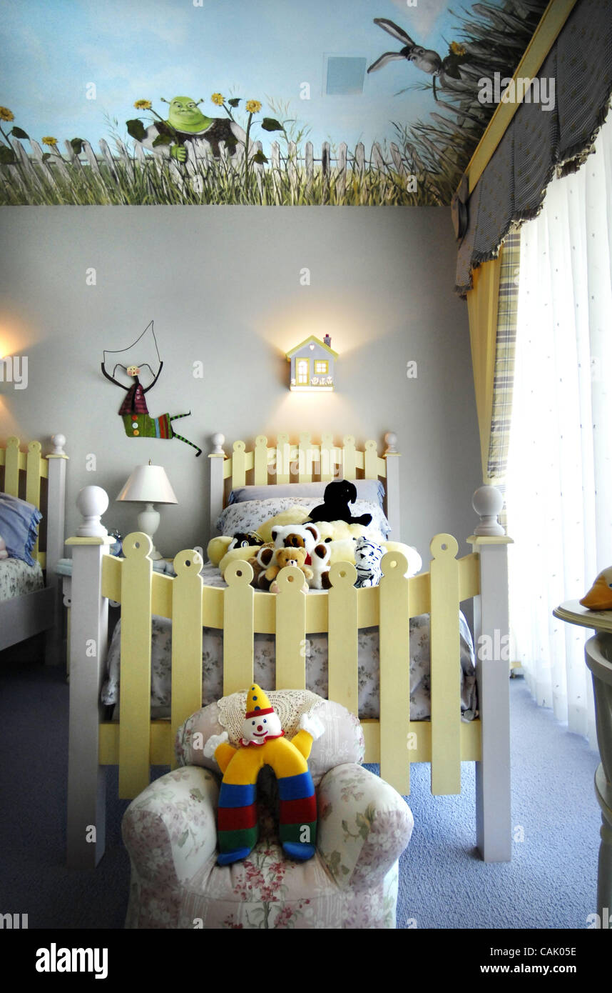 JUMP A child's bedroom painted with a Shrek theme in the Granite Bay ...