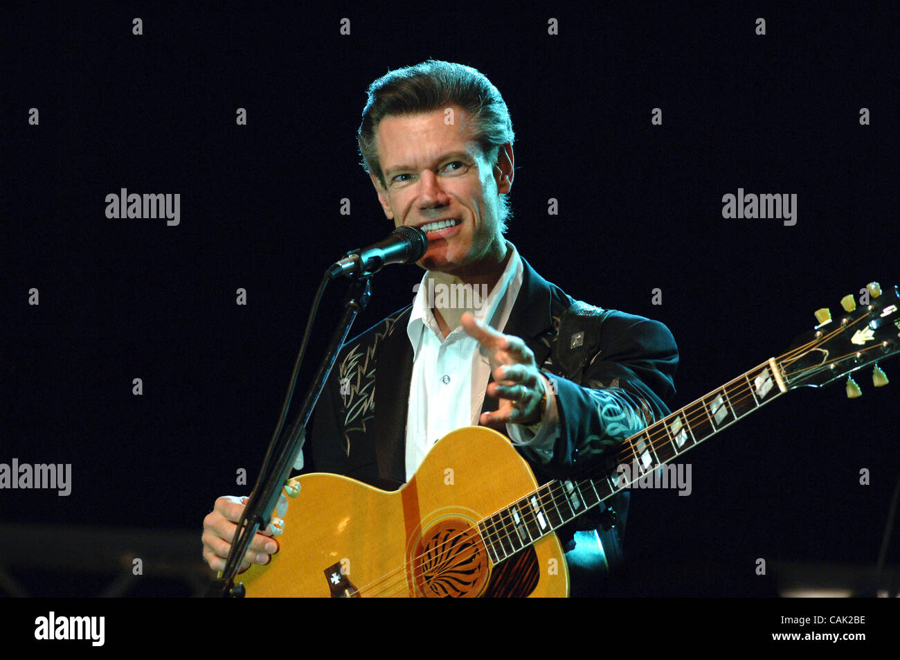Country music star Randy Travis performs at Steve Wingfield crusade at ...