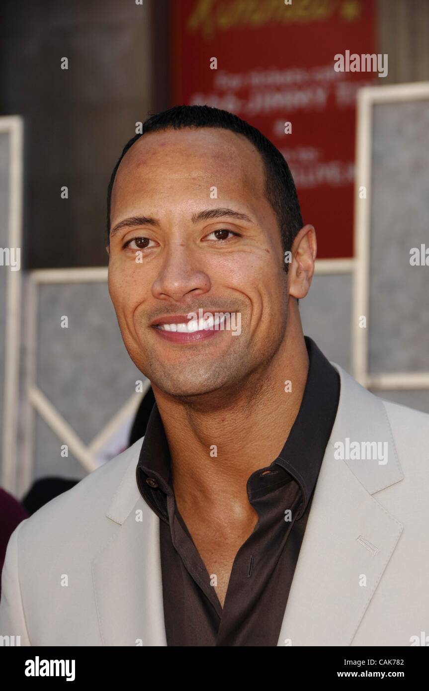 Dwayne johnson the game plan hi-res stock photography and images - Alamy