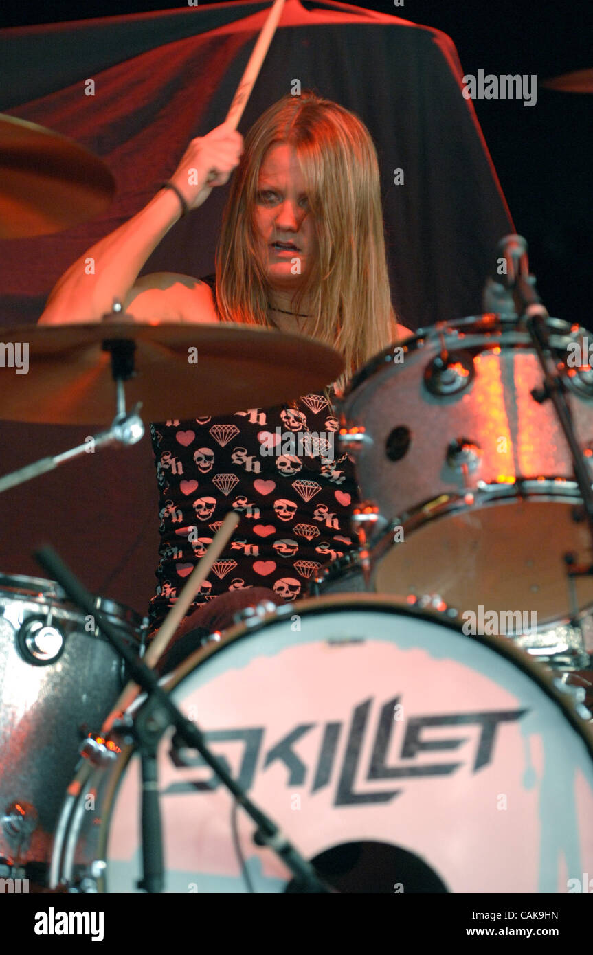 Sep. 26, 2007 Raleigh, NC; USA, Drummer LORI PETERS of the band Skillet