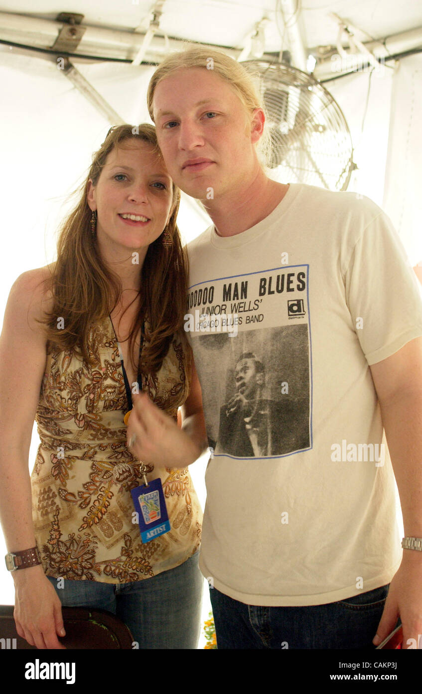 Sep. 9, 2007 New York, NY; USA, Musicians DEREK TRUCKS and SUSAN TEDESCHI  appear at the press tent after performing live as part of the 2007 Farm Aid  Concert that took place, image size:847x1390