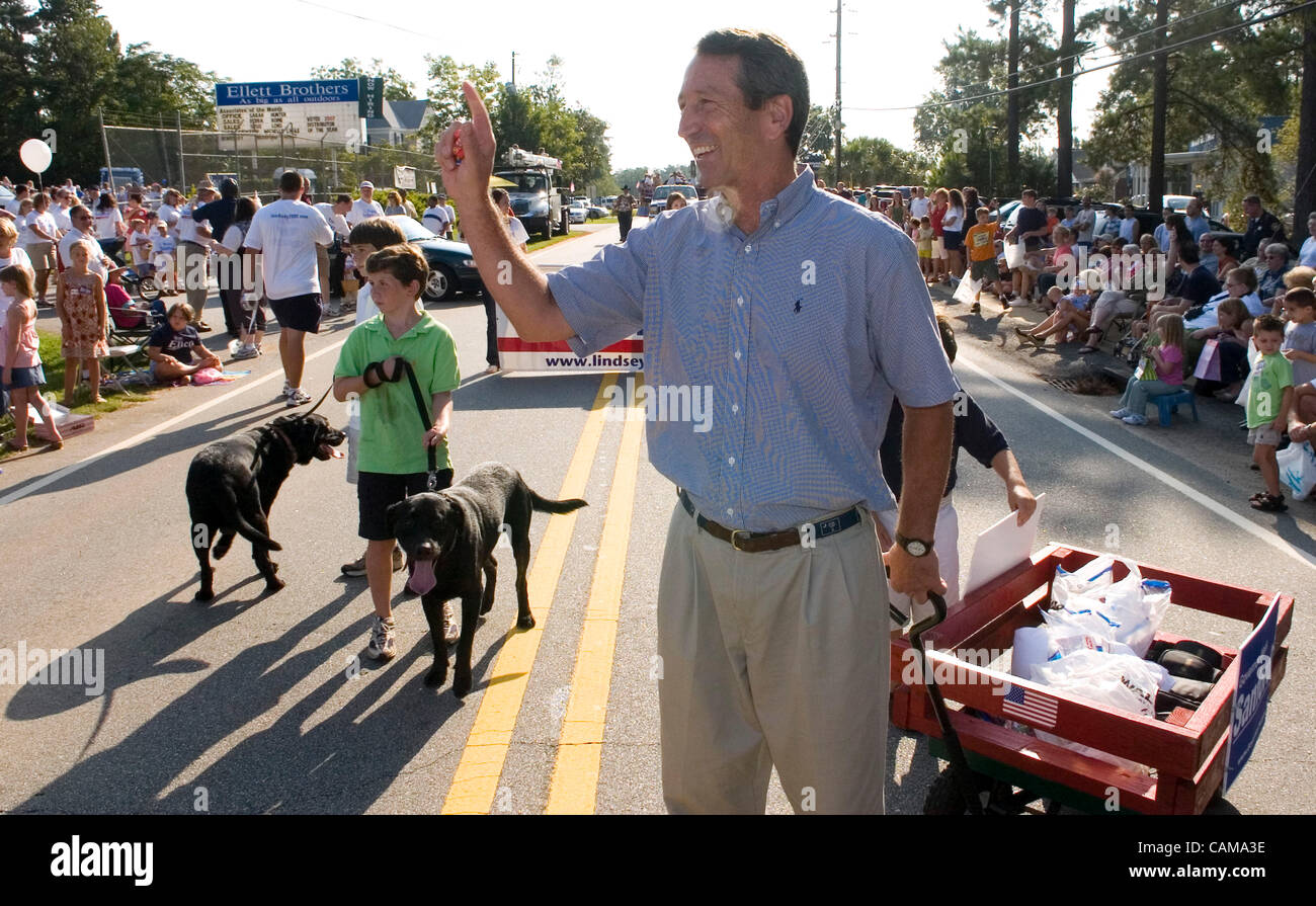 South Carolina Governor Mark Sanford, walks with his sons and dogs at a Labor Day Parade in Chapin, South Carolina on September 3, 2007. (Credit Image: © Erik Lesser/ZUMA Press) Stock Photo