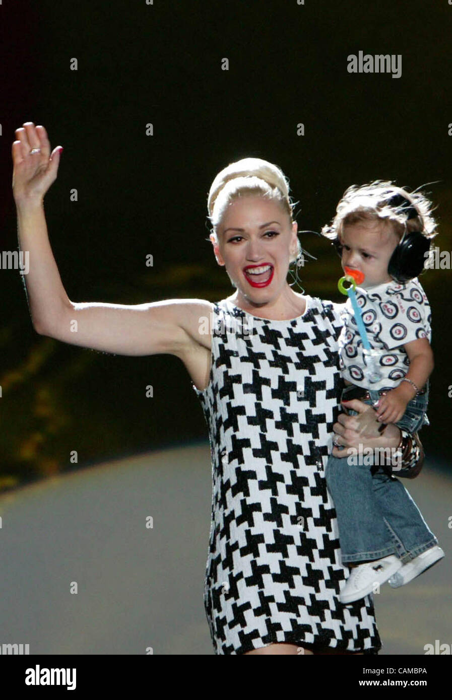 Sep 05, 2007 New York, NY, USA GWEN STEFANI and her son KINGSTON on