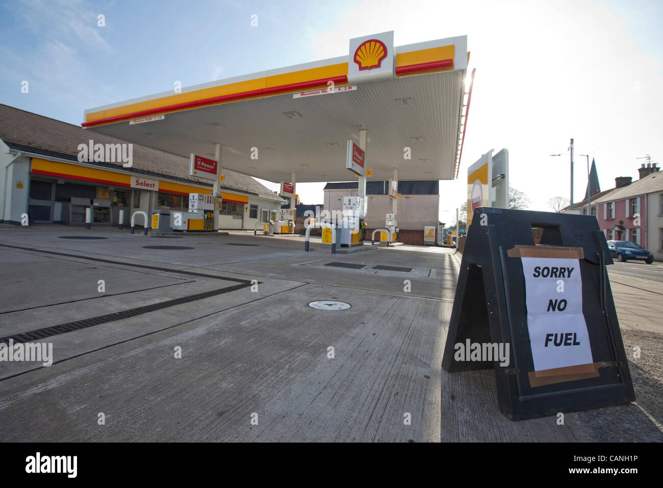 Shell Petrol Tanker High Resolution Stock Photography And Images Alamy