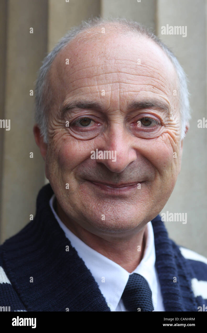 Tv presenter tony robinson hi-res stock photography and images - Alamy