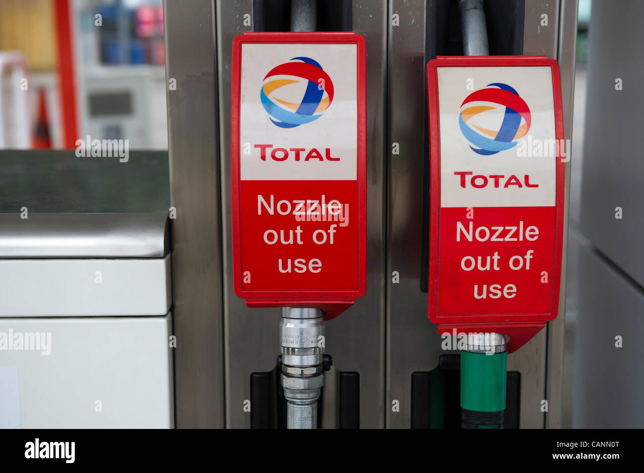 Empty petrol stations hires stock photography and images Alamy
