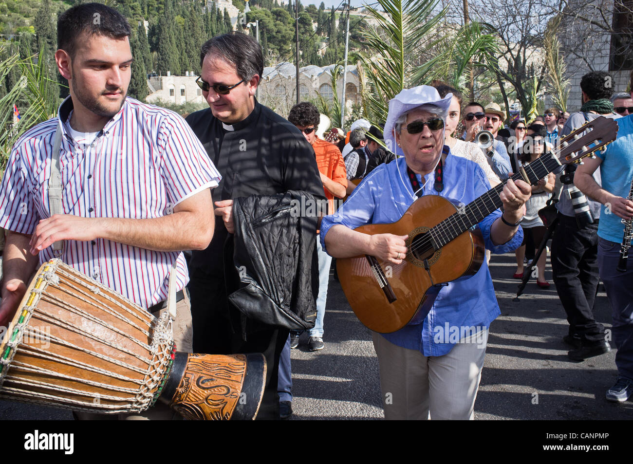 Thousands take part in Palm Sunday procession ascending from Gethsemane
