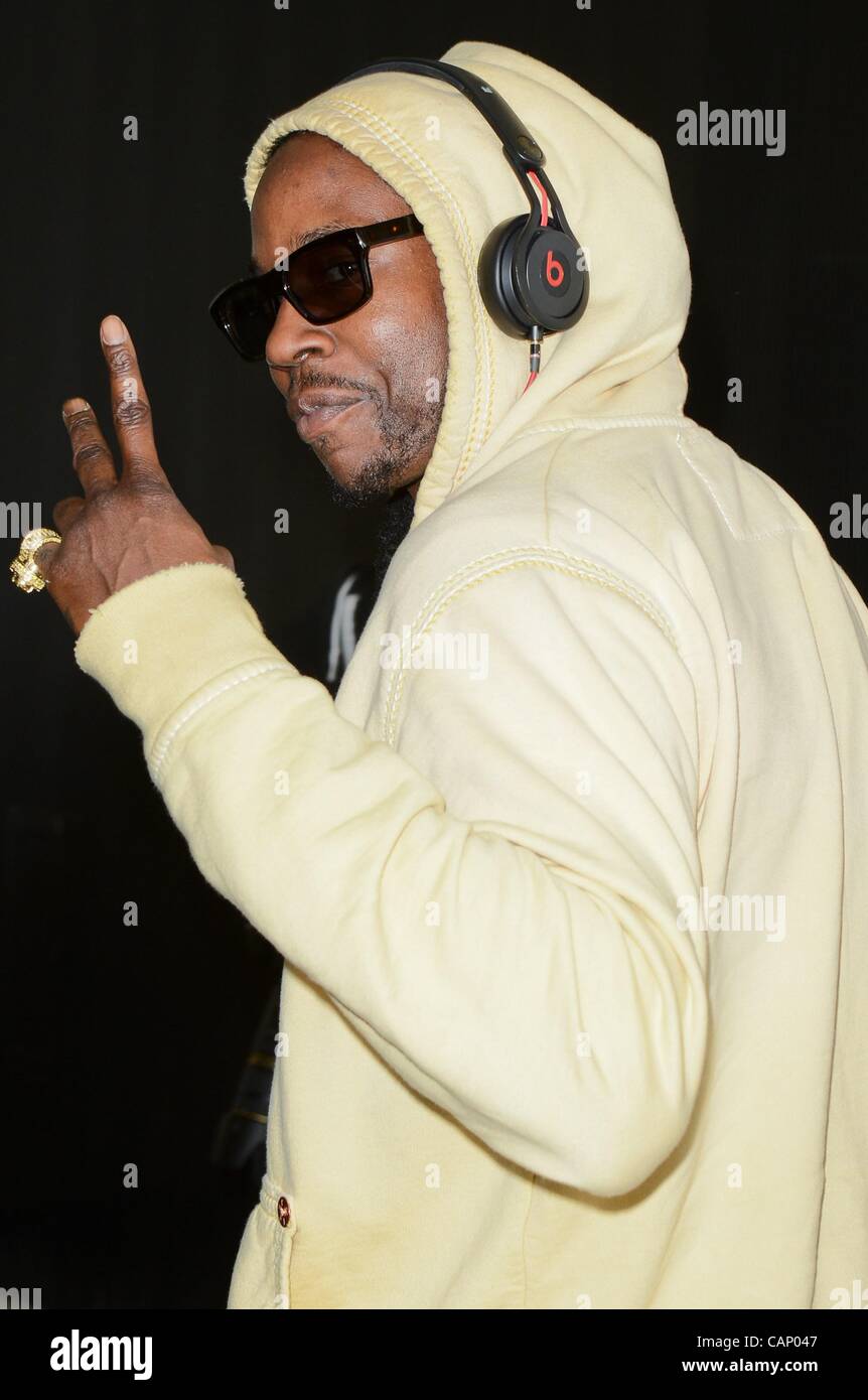 Tuheed 2 Tauheed '2 Chainz' Epps, enters the '106 & Park' taping at the CBS ...