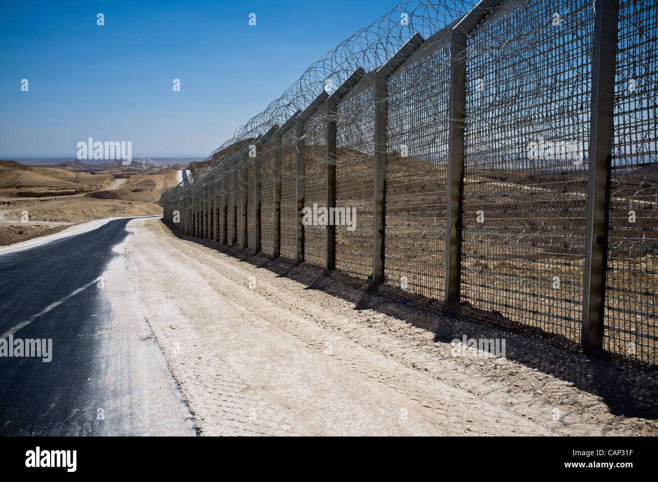 New Hour Glass Israel Egypt Border Fence Is 5 Meters High And Made Stock Photo Alamy