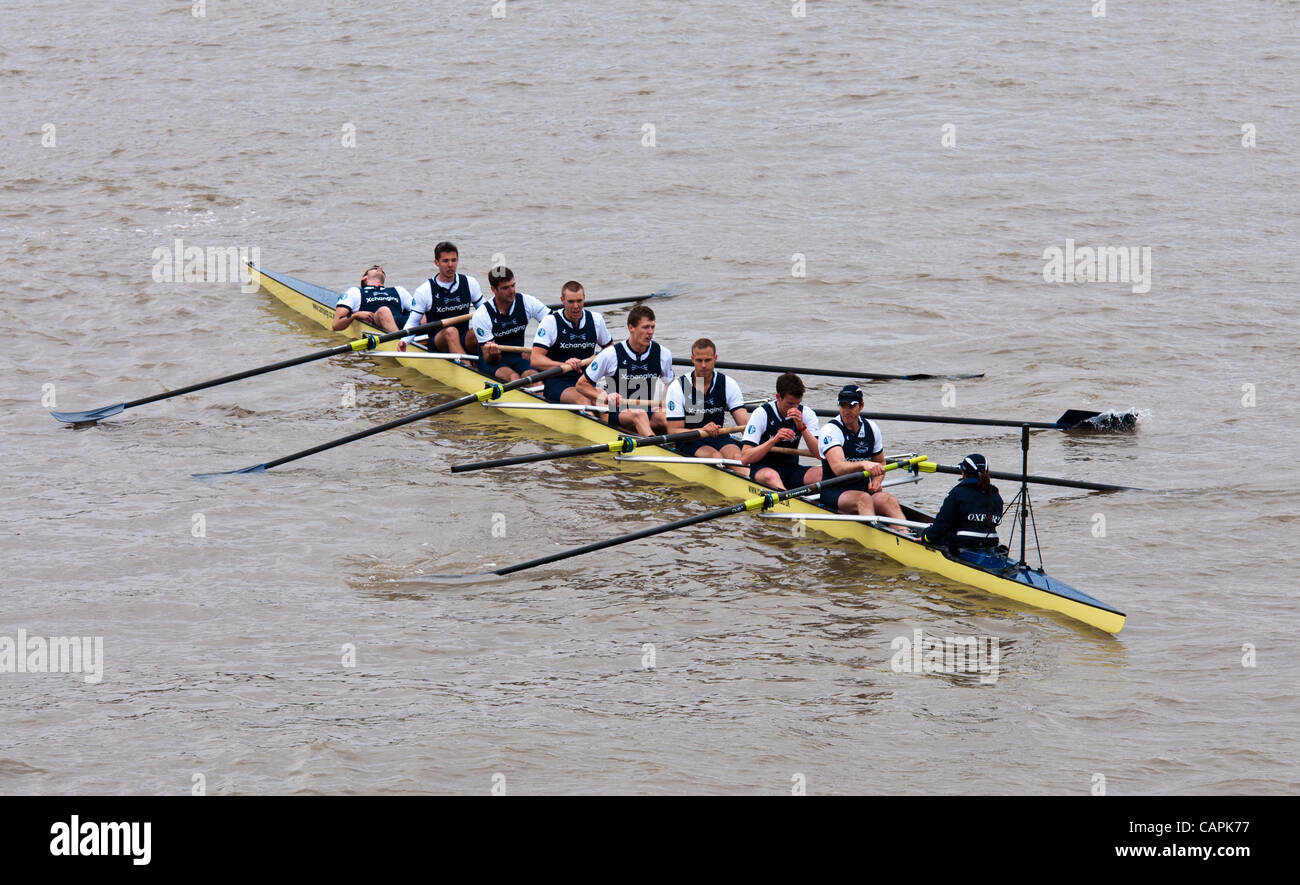 London river row bow High Resolution Stock Photography and Images - Alamy