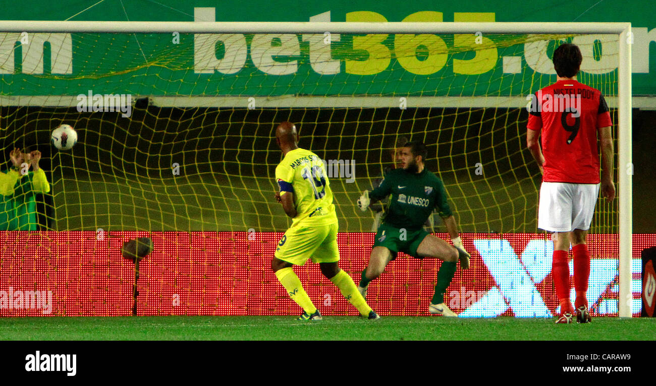 Soccer Spain - Liga BBVA - Villareal CF vs. Malaga CF -Matchday 33 - 12/04/2012 - Estadio El Madrigal, Villareal  (Castellón) --------------- Marcos Senna scored a penalty to set 1-1 in the genral score Stock Photo