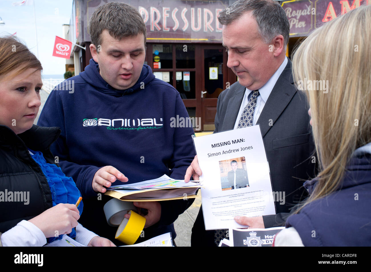 Aberystwyth Wales UK,  Friday 13 April 2012:  Friends and relatives of missing 24 year old man Simon Jones talk to local Liberal Democrat M.P. MARK WILLIAMS before distributing posters and leaflets seeking help and information on his whereabouts. Credit Line : © keith morris / Alamy Live News. Stock Photo