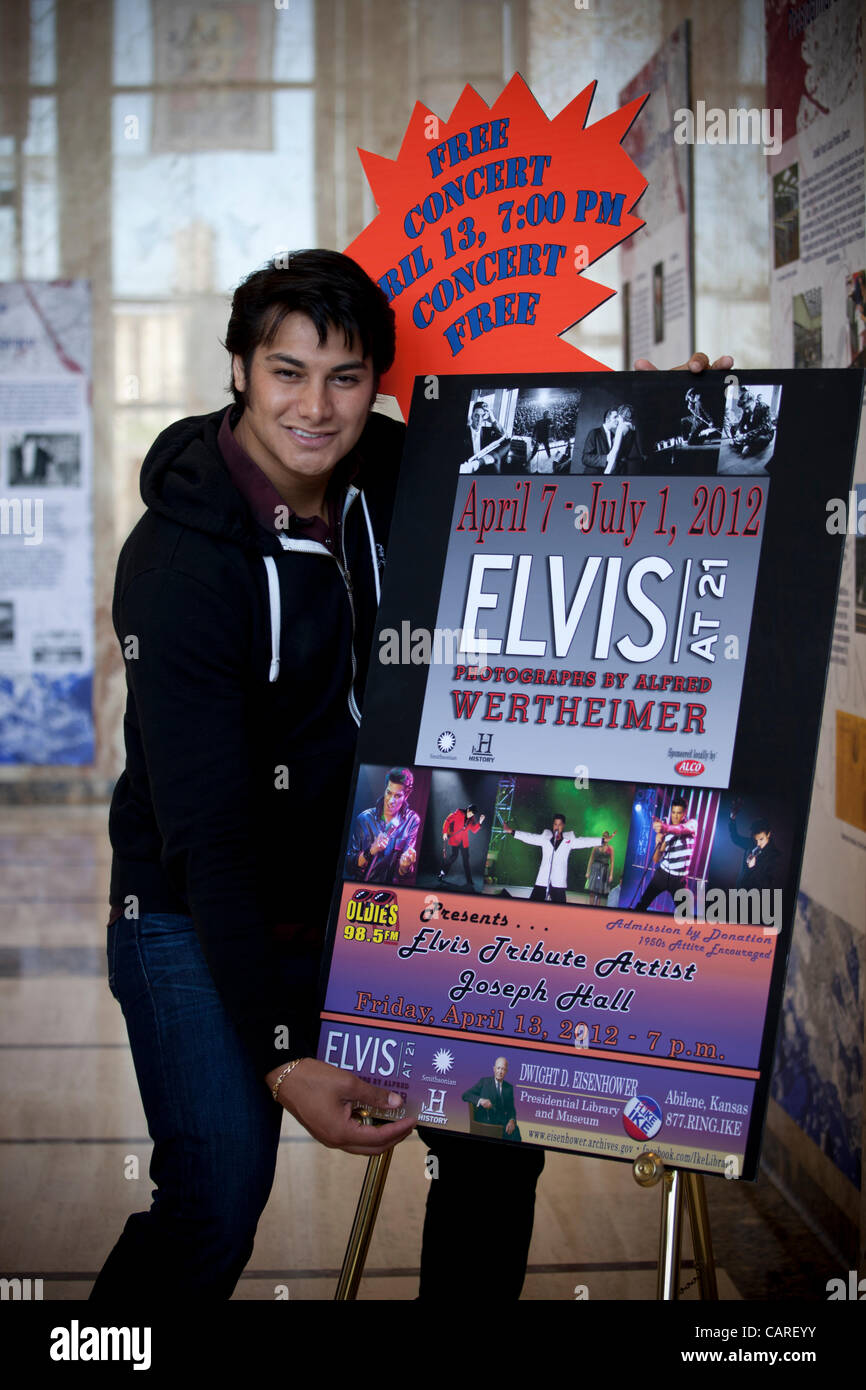 Elvis tribute artist, Joseph Hall, arrives at the Eisenhower Presidential Library in Abilene, Kansas, USA for a special live performance.  The museum is displaying 'Elvis at 21', a travelling collection of Elvis photographs by behind-the-scenes photographer Alfred Wertheimer.  April 13th, 2012 Stock Photo