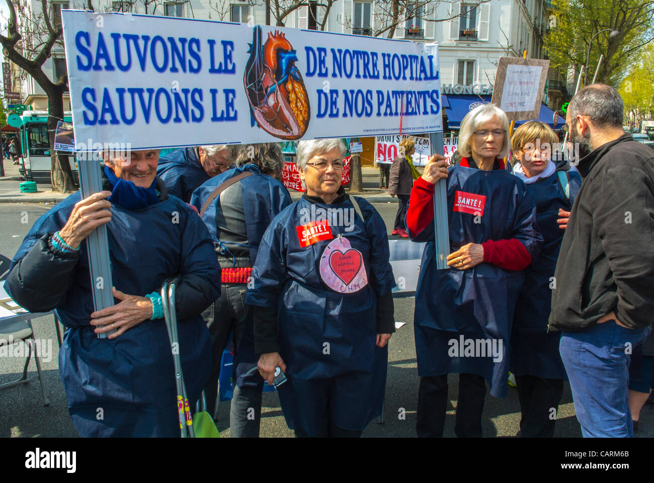 Paris, France, French Hospital Personnel Activist Protest with "Collectif  Notre Santé en Danger" Health Issues, Holding Protest Signs and Banners,  health workers protests france, seniors grown up Stock Photo - Alamy