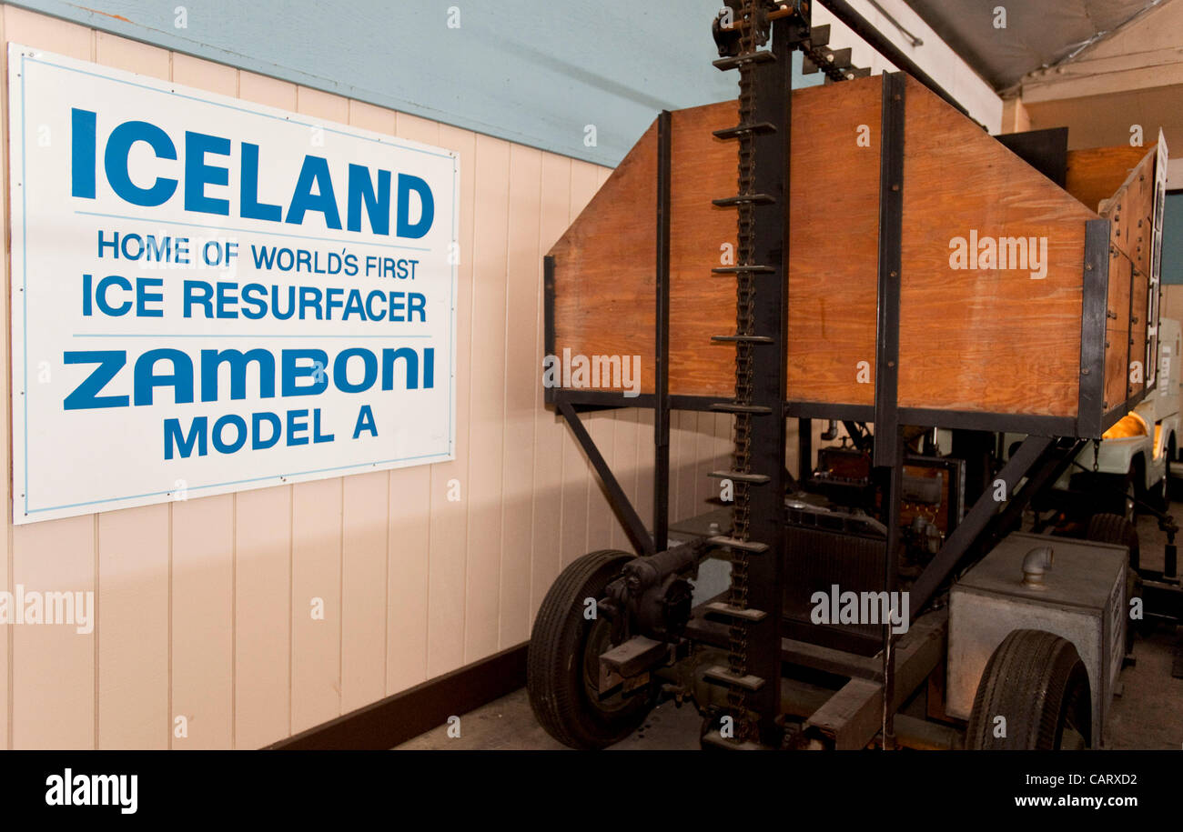 Zamboni ice resurfacing machine hires stock photography and images Alamy