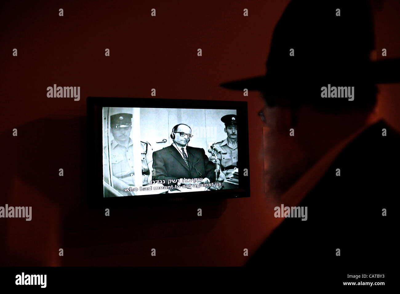 An orthodox Jewish visitor watches an archive film of the trial of SS Nazi officer Adolph Eichmann in Jerusalem in 1961 displayed in an exhibition at Beit Hatfutsot, the Museum of the Jewish People in Tel Aviv University Stock Photo
