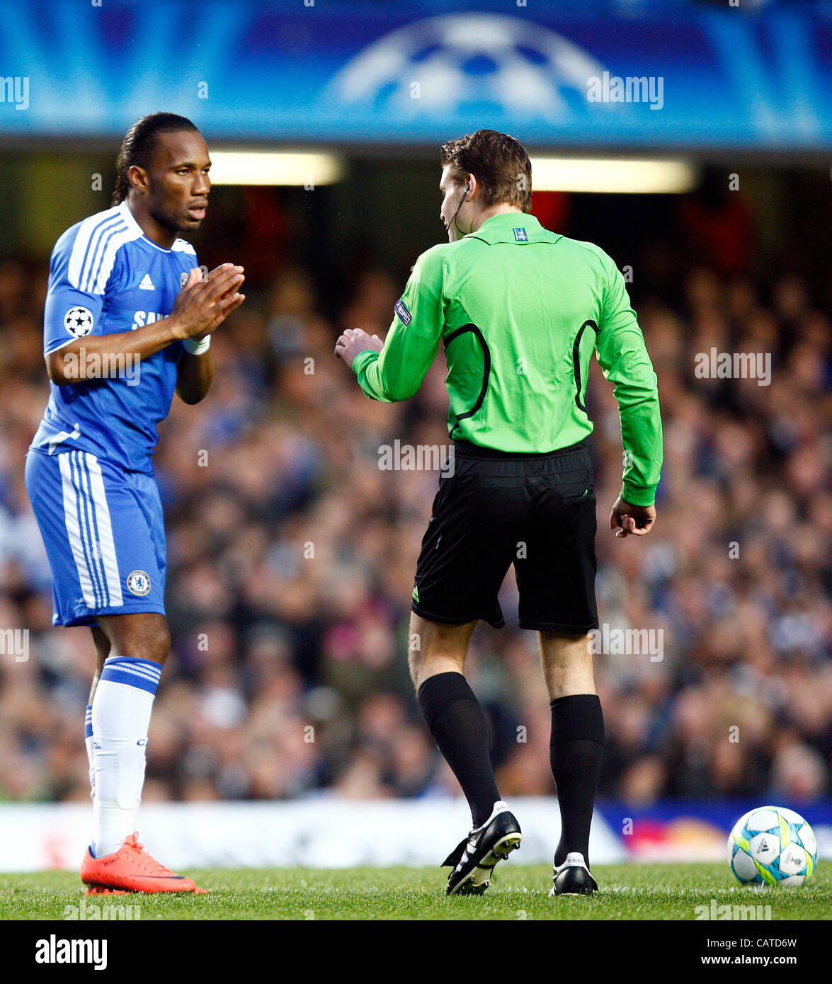 18.04.2012. Stamford Bridge, Chelsea, London.  Referee Felix Brych ( Germany ) having words with Chelsea's Ivory Coast footballer Didier Drogba during the Champions League Semi Final 1st  leg match between Chelsea and Barcelona  at Stamford Bridge, Stadium on April 18, 2012 in London, England. Stock Photo