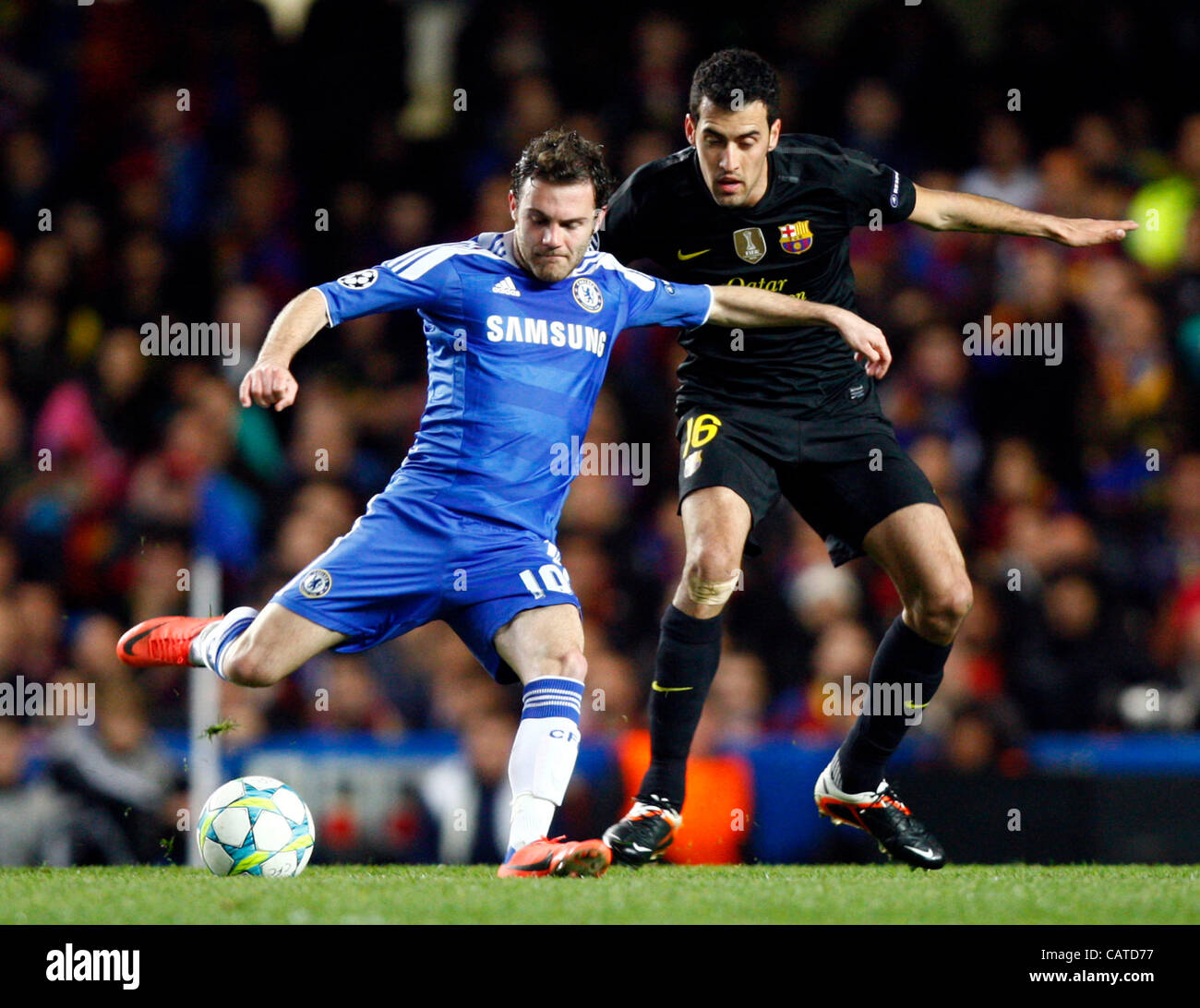 07.11.2012. London, England. Henrikh Mkhitaryan of FC Shakhtar Donetsk in  action during the UEFA Champions League Group E game between Chelsea and  Shakhtar Donetsk from Stamford Bridge Stock Photo - Alamy