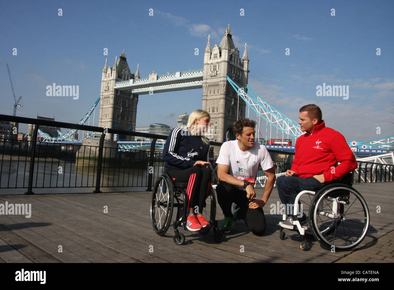 Friday 20th April 2012, London UK. British rowing champion and double Olympic gold medalist James cracknell and GB wheelchair Paralympians Shelly Woods(L) and David Weir (R)in front of Tower Bridge at the photocall for Celebrity runners at the 2012 Virgin London Marathon Stock Photo