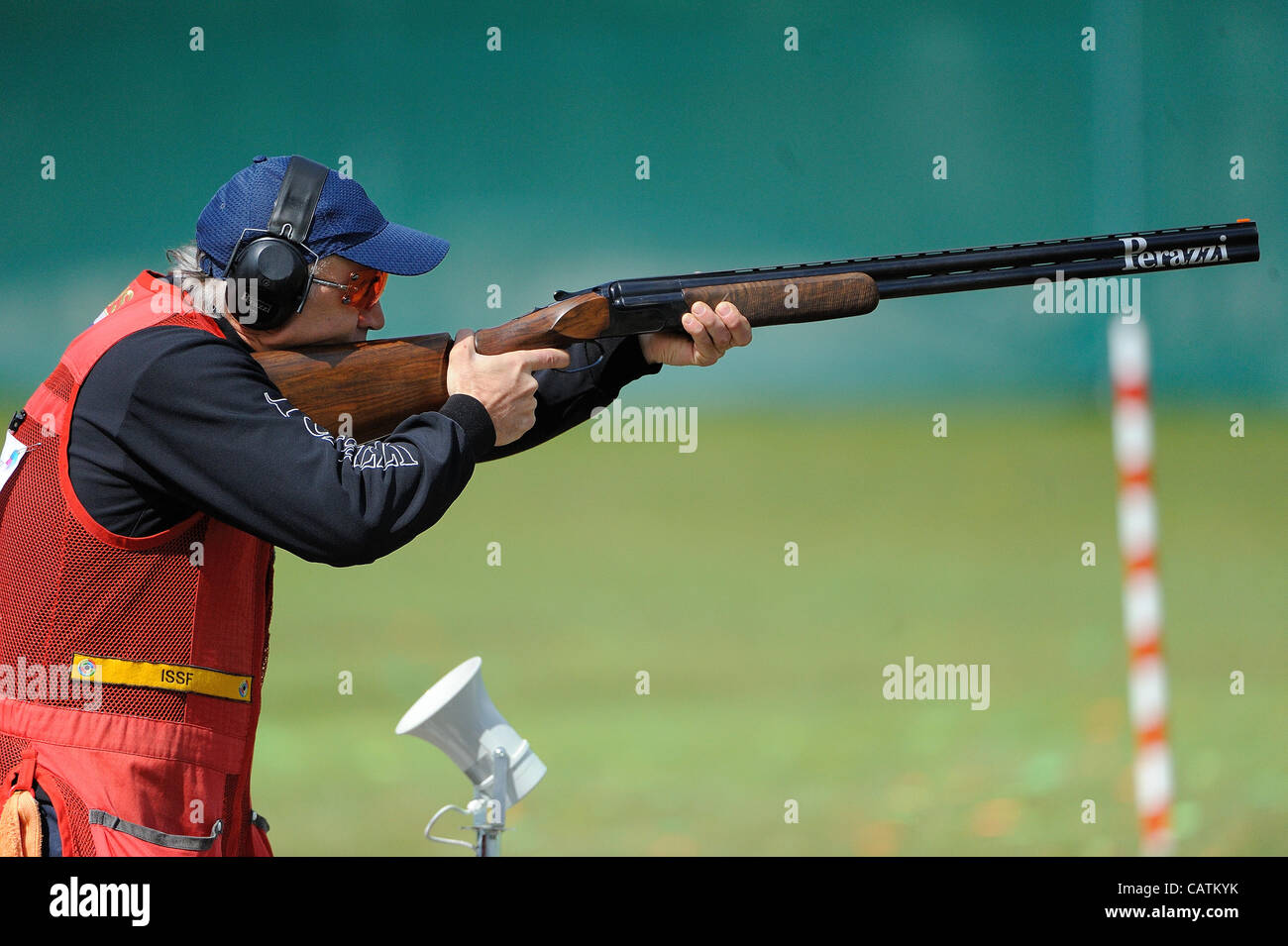 Clay pigeons targets hi-res stock photography and images - Alamy