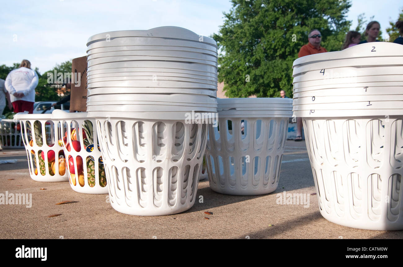 Empty Baskets High Resolution Stock Photography and Images Alamy