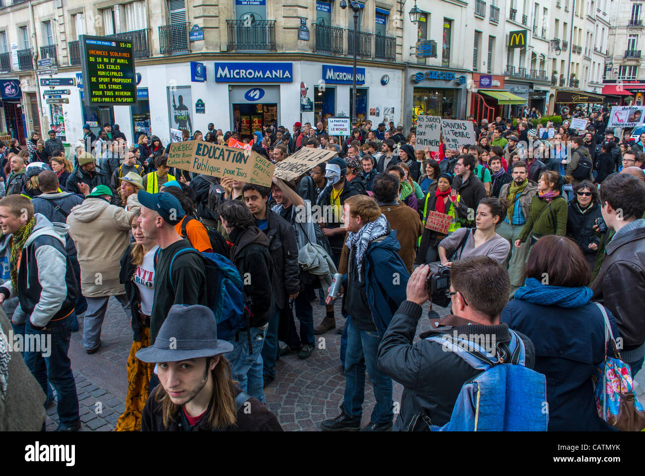 Paris, France, High Angle View of Huge Crowd Teenagers at 'Indignants' Far Left, Demonstration Protests Against 'Unrepresentative' French Presidential Elections, political participation youth Stock Photo