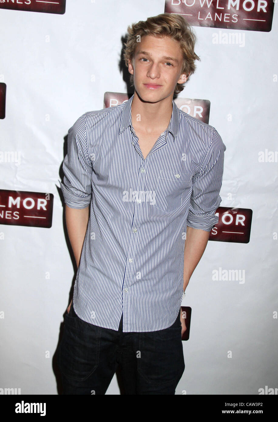 Cody Simpsonサイン Cody Simpson New Album Details and Summer Tour Dates