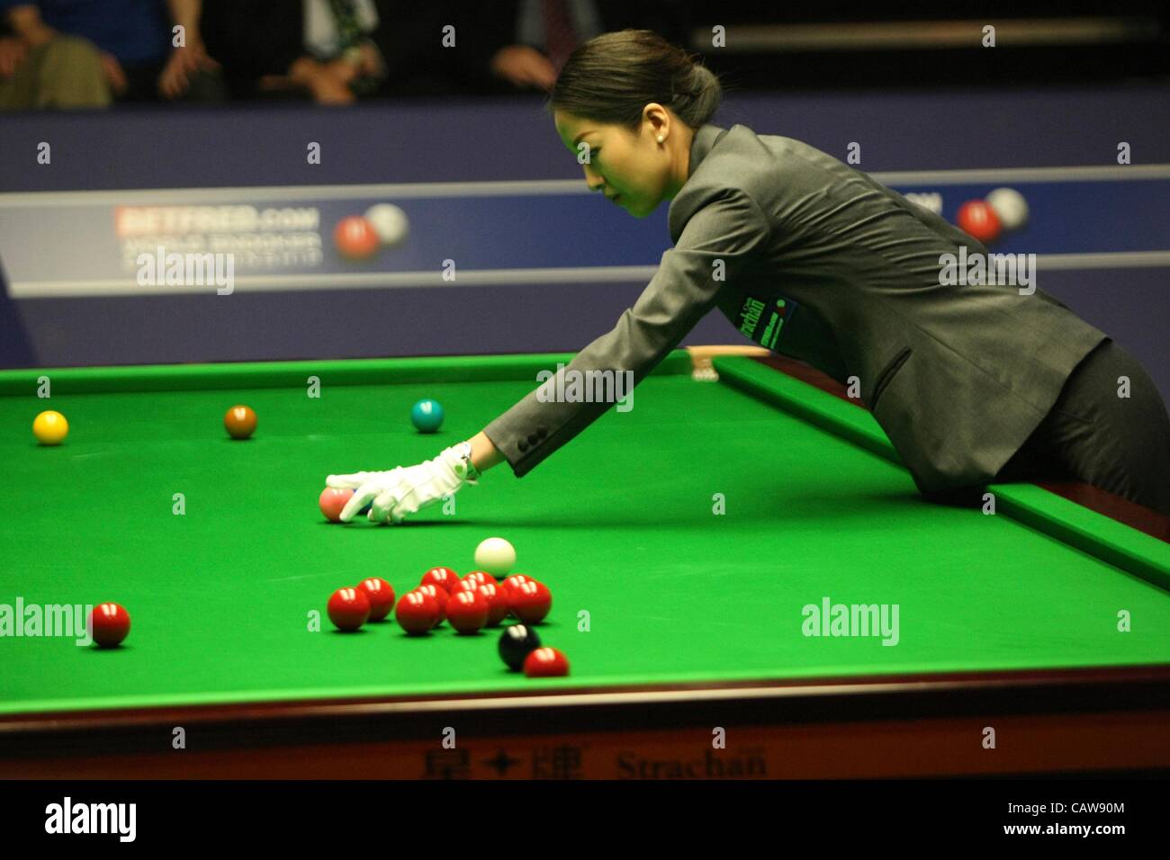 Snooker referee zhu ying hires stock photography and images Alamy