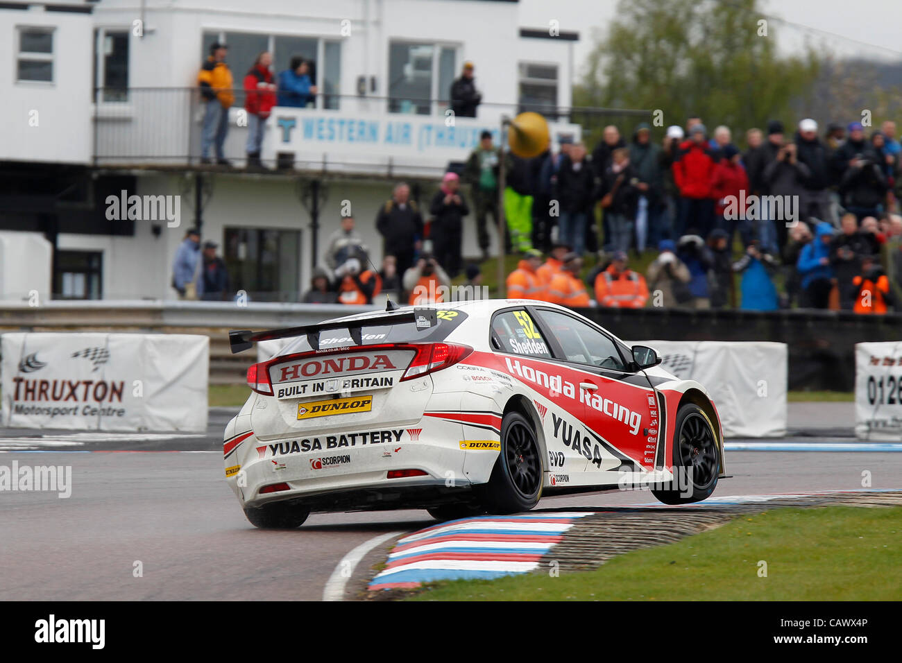 2.04.2012 Thruxton, Gordan Shedden driving the Honda Yuasa racing team ...