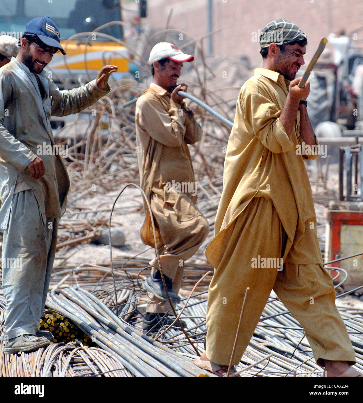Labors busy in work at a construction site on the Eve of World Labor Day in Peshawar on Monday, April 30, 2012 Stock Photo - Alamy