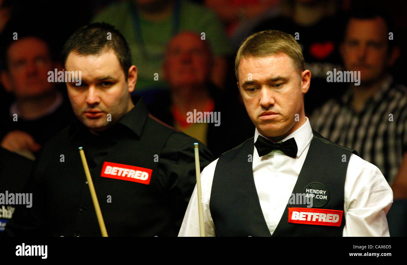 01.05.2012 Stephen Hendry (R) in action against Stephen Maguire (L) at the quarter-final of the World Snooker Snooker Championships at the Crucible, Sheffield. UK. Stock Photo