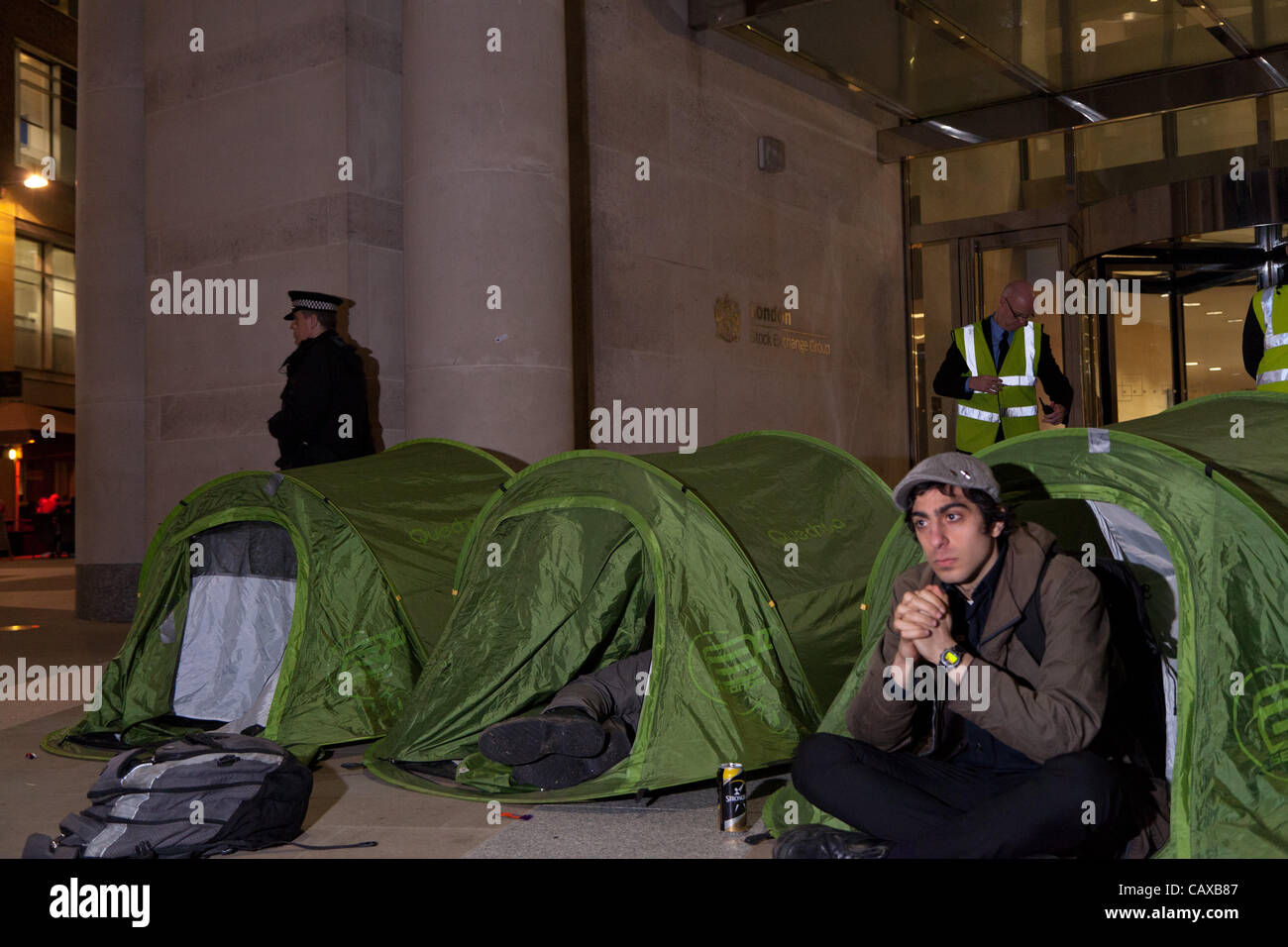 London, UK. 1st May 2012 Tents and banners were erected in front of the main entrance to the London Stock Exchange inside Paternoster square by members of the occupy movement. Police managed to convince the majority of people to leave the square around 22.30 and 5 arrests were. Stock Photo