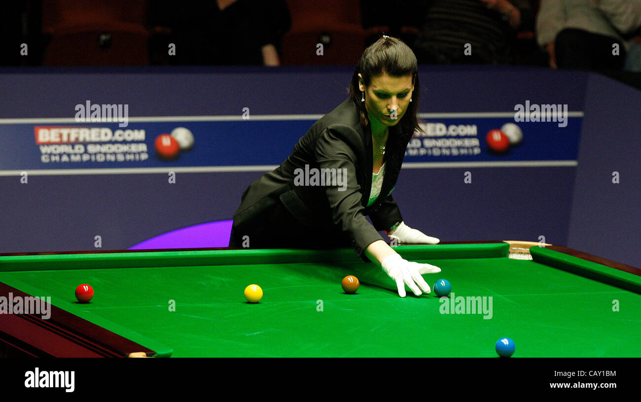 Michaela tabb snooker referee crucible hi-res stock photography and images 