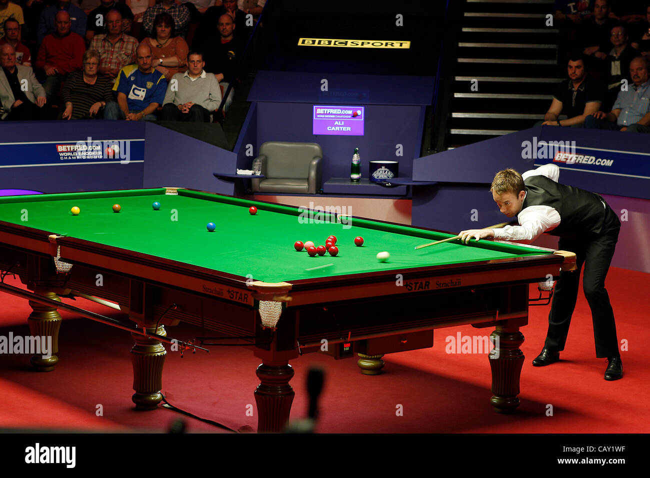 Ronnie OSullivan in action against Ali Carter in the World snooker Championship final Stock Photo